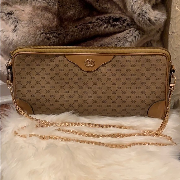 Gucci Handbags - Vintage Gucci Crossbody Clutch ❤️